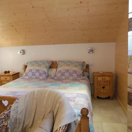 Chambres Et Table D'hotes Le Chalet Du Seu Bed & Breakfast 3*