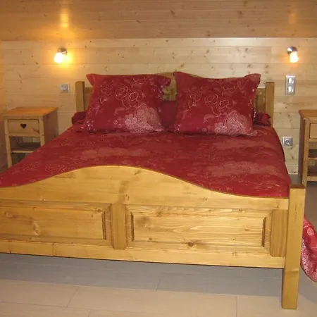 Chambres Et Table D'hotes Le Chalet Du Seu Bed & Breakfast